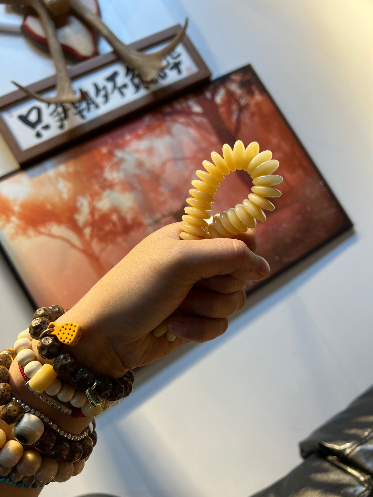 Creamy Yellow Large Camel Bone Flake Bracelet（15mm*5mm）