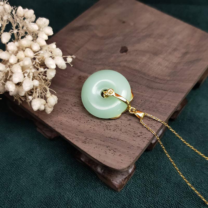 Fortune Jewel Round Jade Leaf Blessing Fortune Necklace Chain Pendant