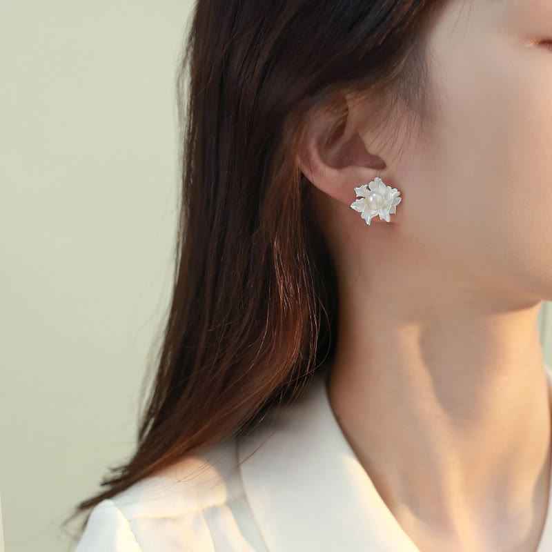 Fortune Jewel Natural Pearl Copper Flower Healing Stud Earrings