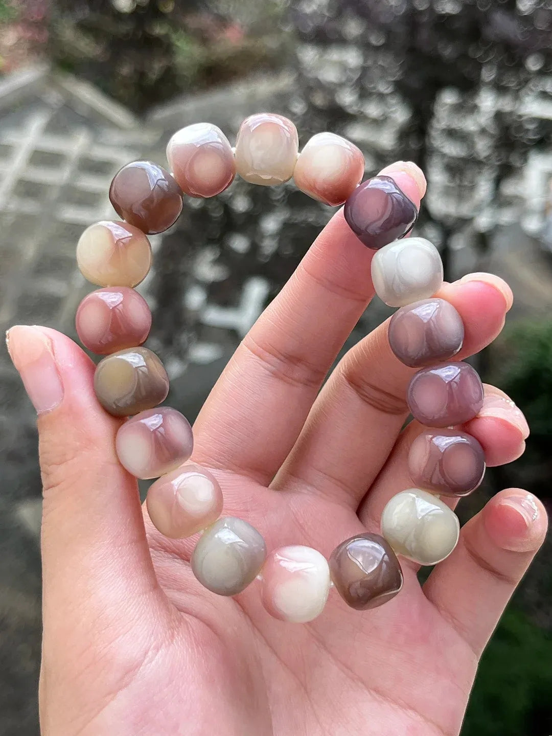 Dice-Shaped Bodhi Bracelet in Soft Purple 13mm