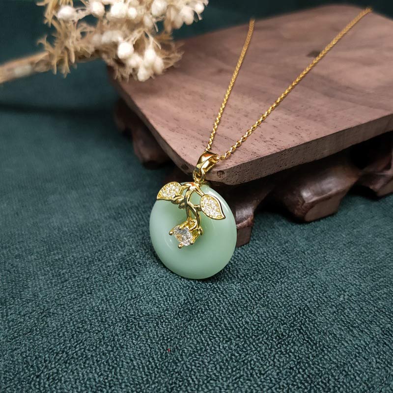 Fortune Jewel Round Jade Leaf Blessing Fortune Necklace Chain Pendant