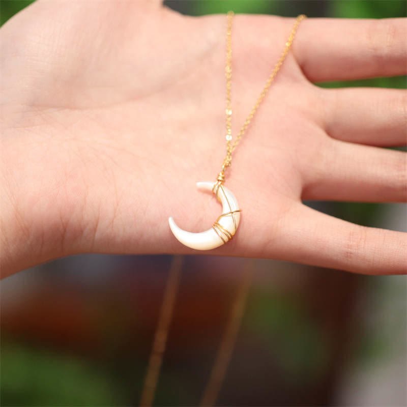 Fortune Jewel Natural Tridacna Stone Crescent Moon Blessing Necklace Pendant