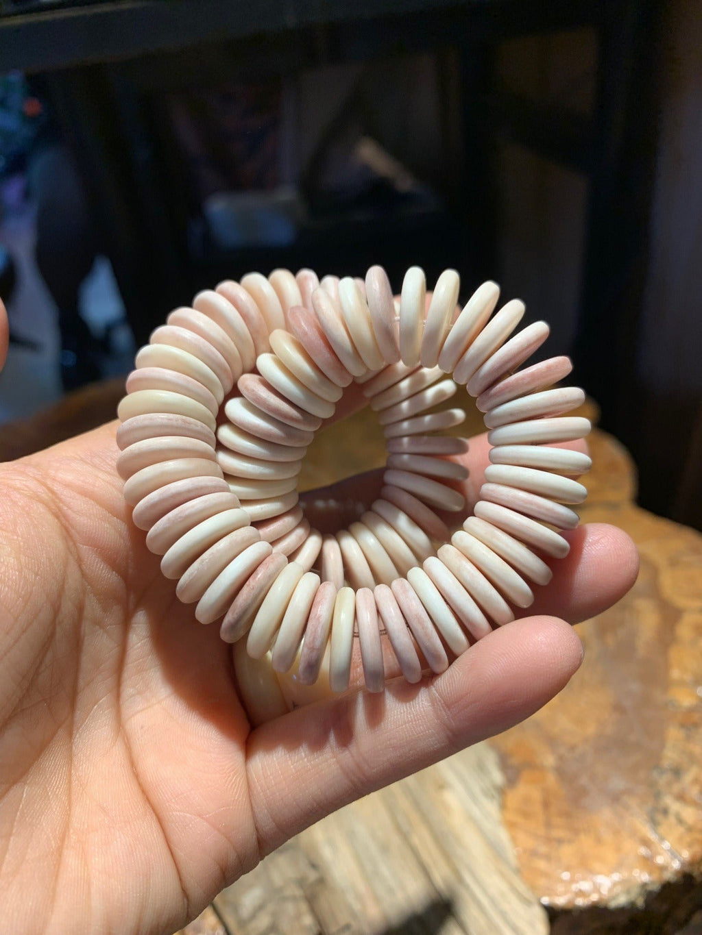 Pinkish White Camel Bone Flake Bracelet（14mm*3mm）