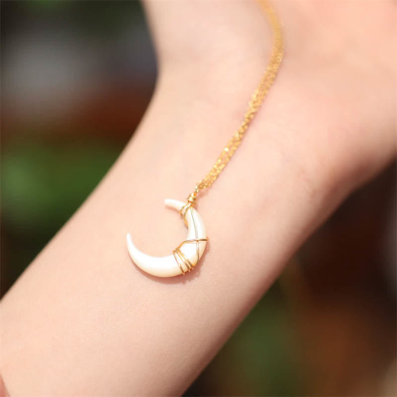 Fortune Jewel Natural Tridacna Stone Crescent Moon Blessing Necklace Pendant