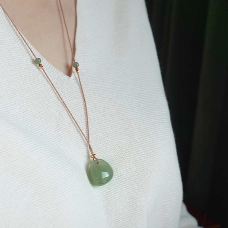 Fortune Jewel Natural Jade Luck Prosperity Necklace Pendant (Random Color)