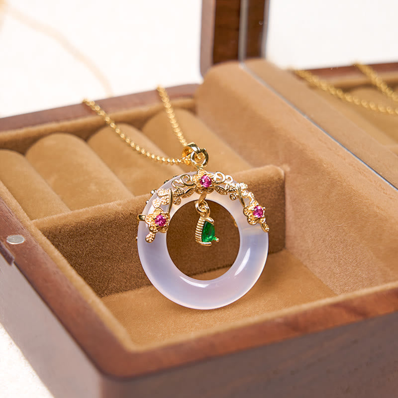 Fortune Jewel Green Chalcedony Peace Buckle Design Strength Necklace Pendant