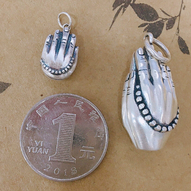 Chanting sutras and praying for peace pendant, full silver S990, close your hands tightly and sincerely worship the body-protecting Buddha hand bead pendant.