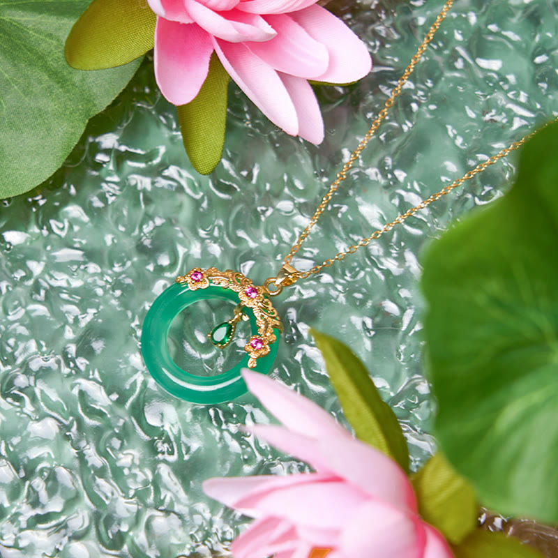 Fortune Jewel Green Chalcedony Peace Buckle Design Strength Necklace Pendant
