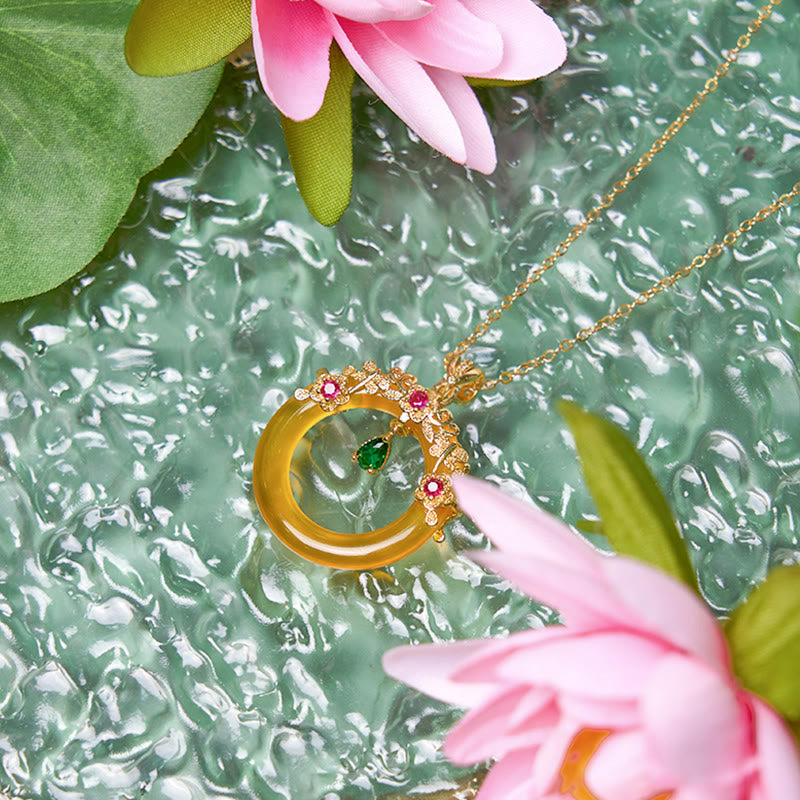Fortune Jewel Green Chalcedony Peace Buckle Design Strength Necklace Pendant