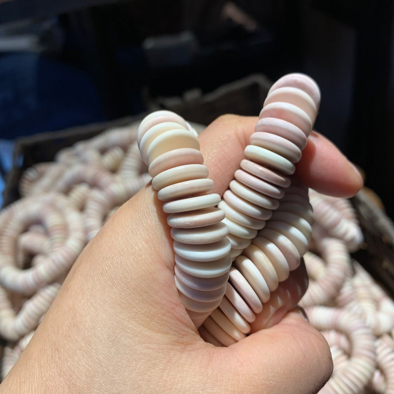 Pinkish White Camel Bone Flake Bracelet（14mm*3mm）