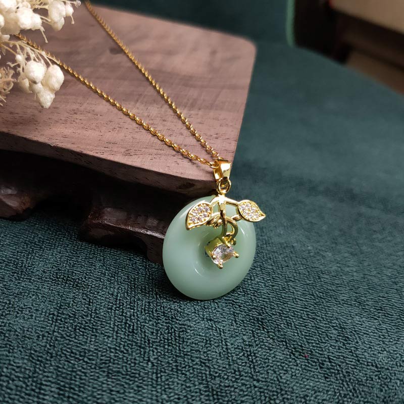 Fortune Jewel Round Jade Leaf Blessing Fortune Necklace Chain Pendant